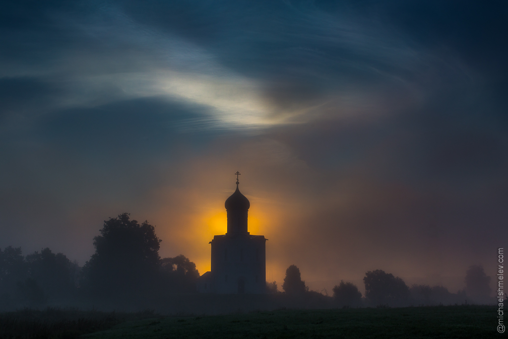 Церковь в тумане